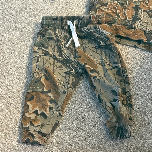 Little Bipsy RealTree Camo Jogger Set - Picture 3 of 6